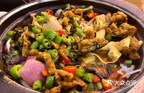 Green Pepper and Perilla Frog Hot Pot
