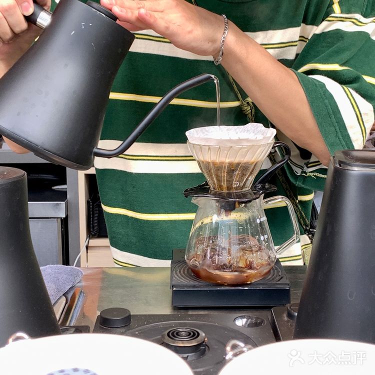 夏天就喜欢躲在咖啡馆