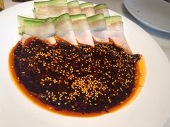 蒜泥白肉配乳瓜-初蓉丨遇见新川菜(亲贤街荣耀店)