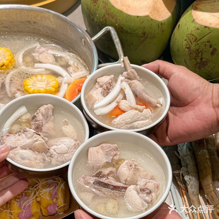 三亚椰子鸡天花板被我挖到!这口鲜到尖叫的三亚美食谁懂啊!