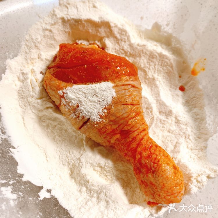 自制脆皮奥尔良炸鸡腿，汁水丰富香气四溢