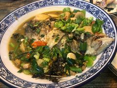 鱼头炖芋艿-邵老爹老杭州白斩鸡·家常菜(建国北路店)
