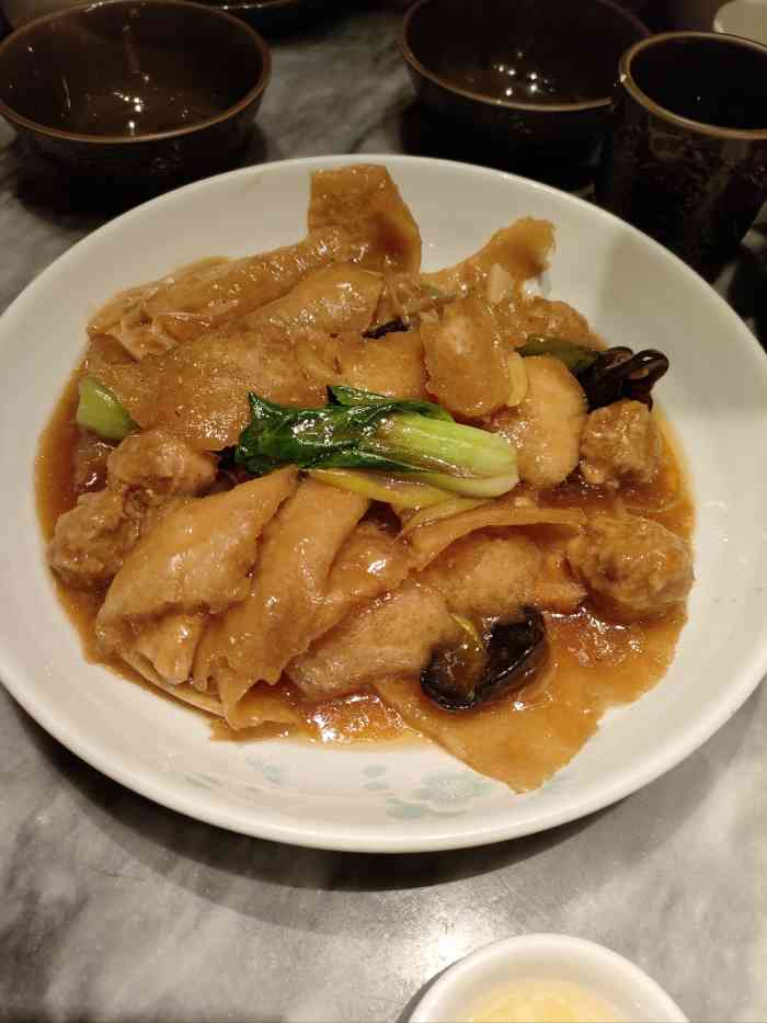 西安饭庄(钟楼店)-"菜还是挺好吃的,价位也不算贵,服务不敢恭.