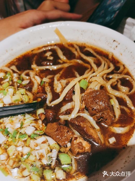 平娃三宝烧烤·面食(南小街店)招牌酱香卤肉面图片