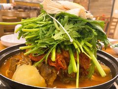 土豆排骨火锅-喇喇排骨火锅·传统韩式脊骨汤(望京西园总店)