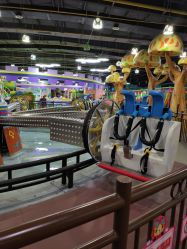 -维佳童话镇演出现场(徐东店)