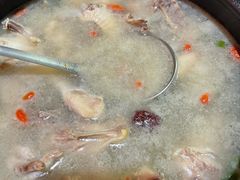 -果松木炭酸菜铜火锅·外婆参鸡汤