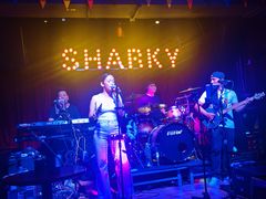 -鲨鱼美式餐厅酒吧Sharky