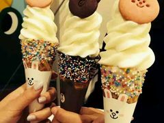 -LINE FRIENDS Garosu-gil Flagship Store