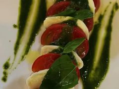 卡布里罗勒番茄佐水牛奶酪色拉-BONAZZA 意大利餐厅