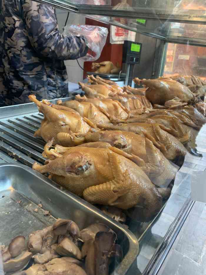 刘家烧鸡-"总体评价一般般,老板牛哄哄的,鸡也还可以.