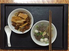 -松树干拌面店