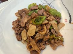 白牛肝菌小炒肉-蔼若春.传承三十年云南菜(金碧公园店)