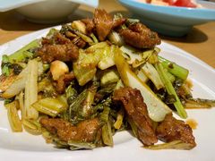 自制酸菜炒牛肉-宏记广东客家菜(丰汇店)