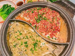 -阿瓦山寨·湘菜现炒·剁椒鱼头王(咸阳总店)