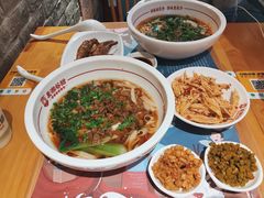 泡椒鸡杂米粉-呷佬·长沙手工米粉(金沙江路店)