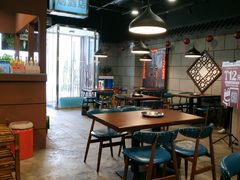 大堂-超越炭火牛蛙火锅鸡(河东店)