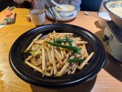 -帅巴人舅母子腊蹄民俗村