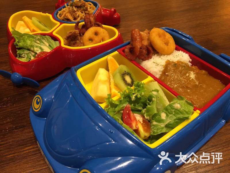 考虑到小孩子在,我们特意选择这家有儿童套餐提供的西餐厅,可能是小