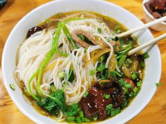 酸菜肉丝米线-越洋肖氏老米线(杨家坪店)