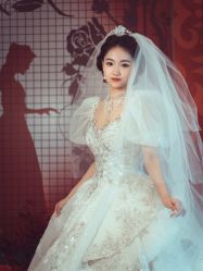 点击看大图 -拉瑞娜LaReine婚纱礼服高级定制