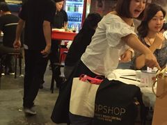 大堂-鲜入围煮花胶鸡海鲜火锅