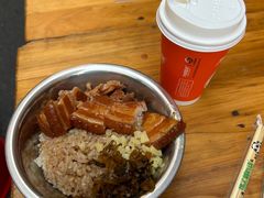 -梁阿婆廿年老牌扣肉糯米饭
