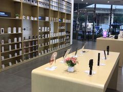 -华为授权体验店(中山公园来福士)