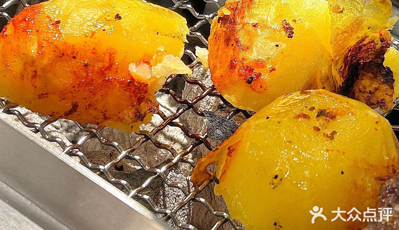 咩咩烤羊腿 | 记得早点来排队哦[糖果]