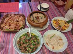 -老滇山寨•云南特色菜•地方菜•民族风情歌舞表演(金碧店)