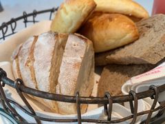 美式餐前面包-Wolfgang’s Steakhouse 沃夫冈牛排馆(上海白玉兰广场店)