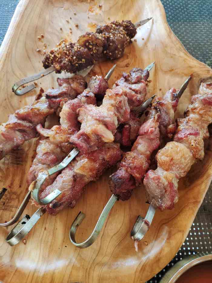 楼兰秘烤(七道湾店)-"阴差阳错我终于来楼兰烧烤了谢谢新疆的朋.