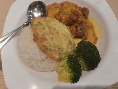 咖喱鸡块拼肉碎煎蛋饭-佰搭果·广式茶餐厅(石牌东路店)