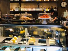 面包甜点陈列柜-祖母的厨房西餐厅(丽江金茂店)