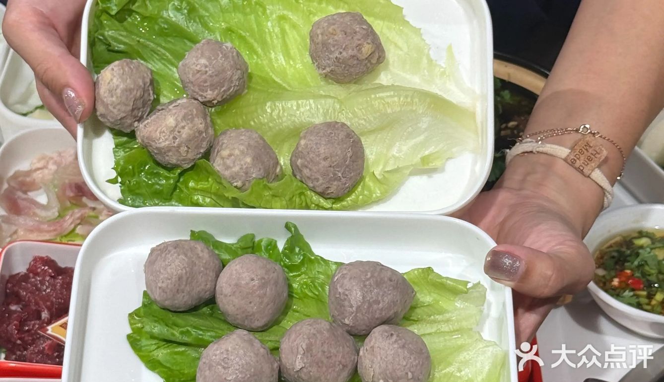 潮州牛肉火锅，牛肉嫩到筷子夹不住啦~