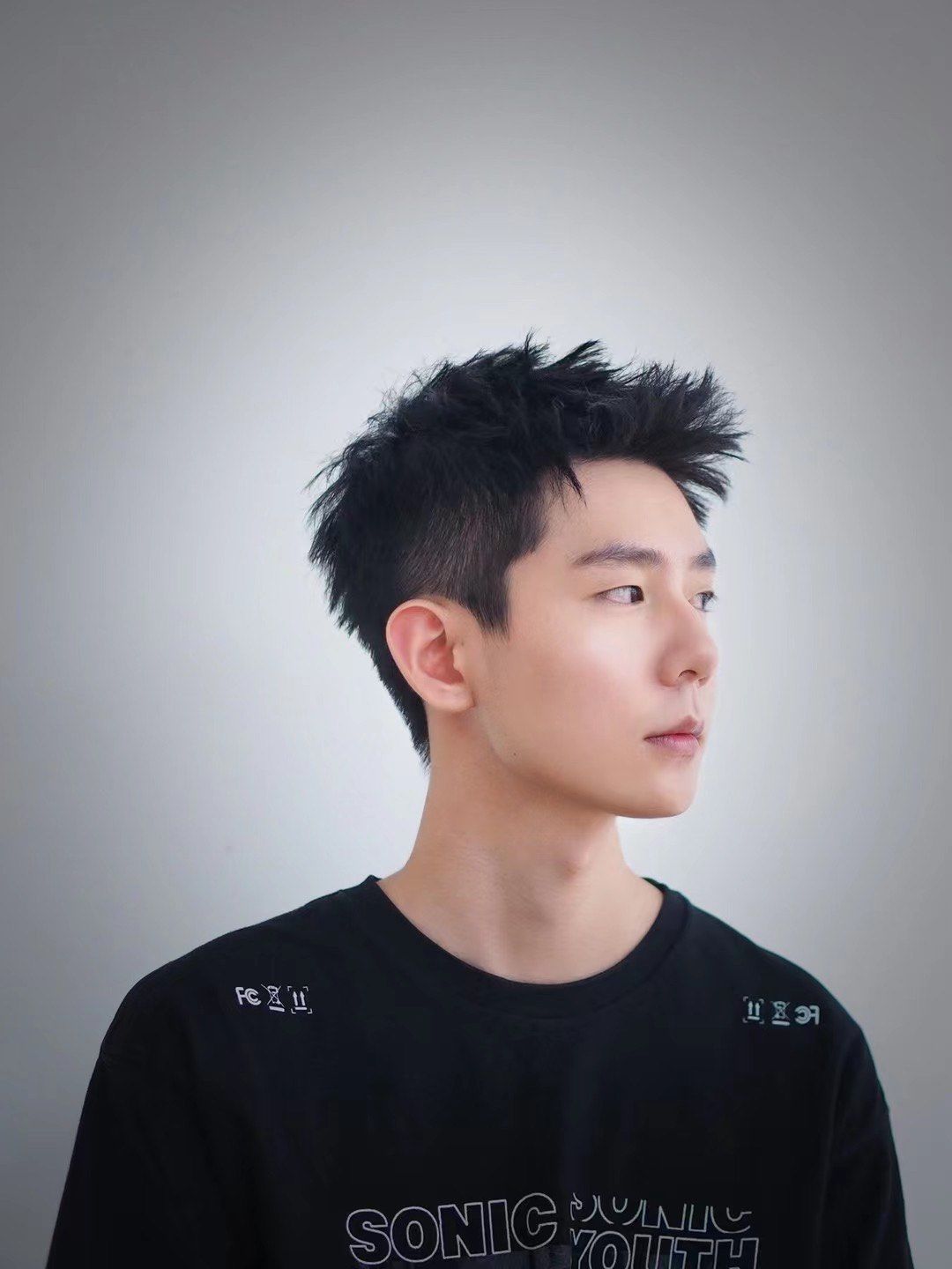 换个发型,很开心 个个朋友都说我变帅了,大家觉得呢