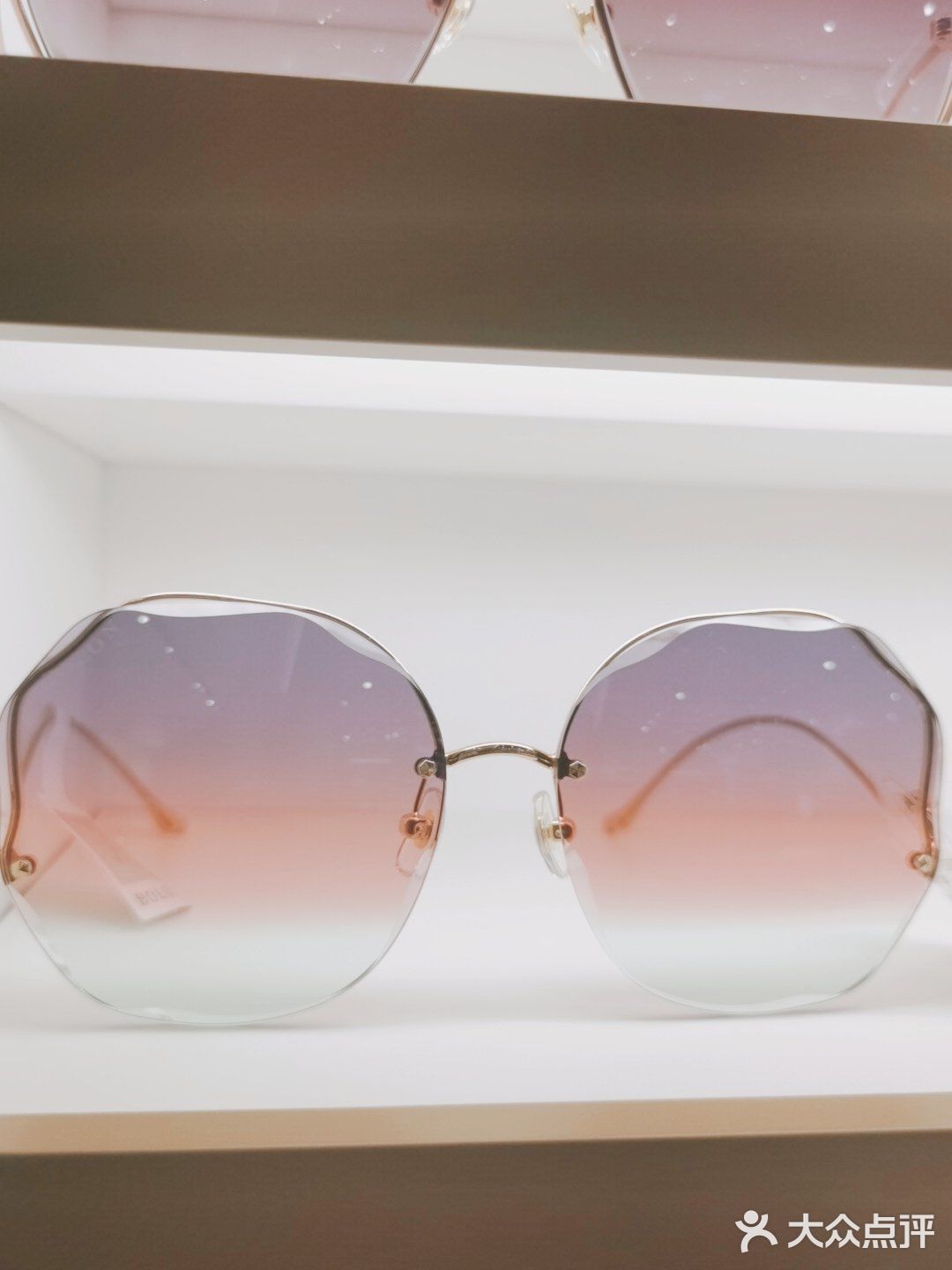 特色推荐： 暴龙太阳镜  实用tips： 今年暴龙太