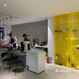 三楼的会贵一点，是设计师款，不过真的好看的