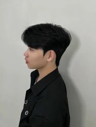 -一家只做男发烫染的店