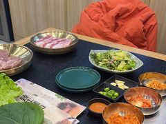 -臻牛烤肉