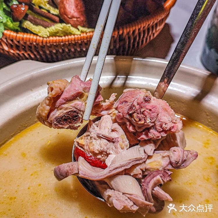 猪肚鸡烫野菜！汤底都被男朋友喝光了！