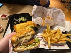 -The Habit Burger Grill 哈比特汉堡(复兴soho店)