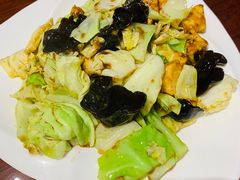 木耳白菜爆豆腐-恩宏德餐馆(平山道店)