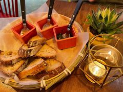 三种酱配酸面包-Mesa Madre梅萨妈妈·Bintana(国贸店)