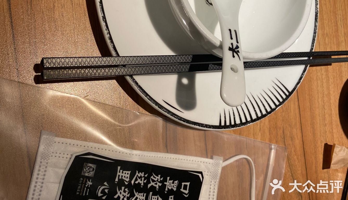 环境: 店面不大,但是翻桌倒是挺快