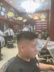 -尼特斯男士发型馆