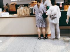 -星巴克(上海虹桥站2A检票口)