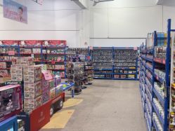 -逝水玩具折扣店