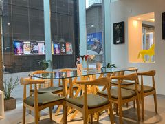 大堂-今日艺术汇书店