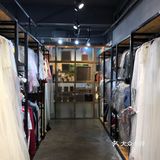 店铺主打儿童+孕妇+全家福的摄影 环境属于工业风